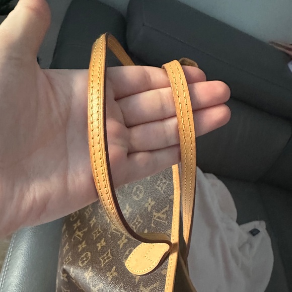 Louis Vuitton Neverfull MM - Picture 8 of 16